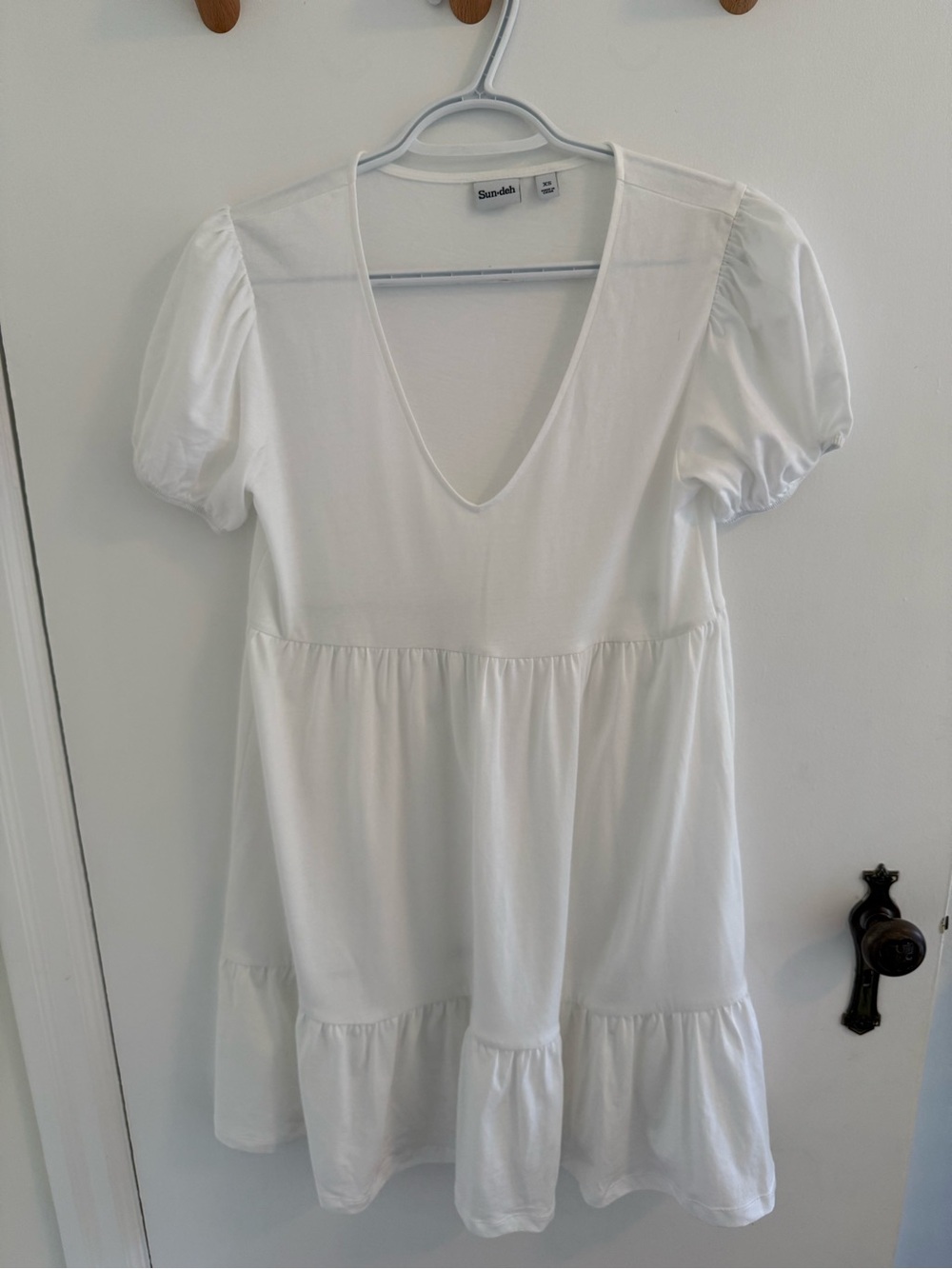 Aritzia White V-Neck Tiered Puff Sleeve Dress